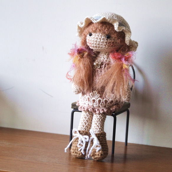[布。米国の綿花]小さな人形ピンクのドレス、人形のひも、白い麦わら帽子 2枚目の画像