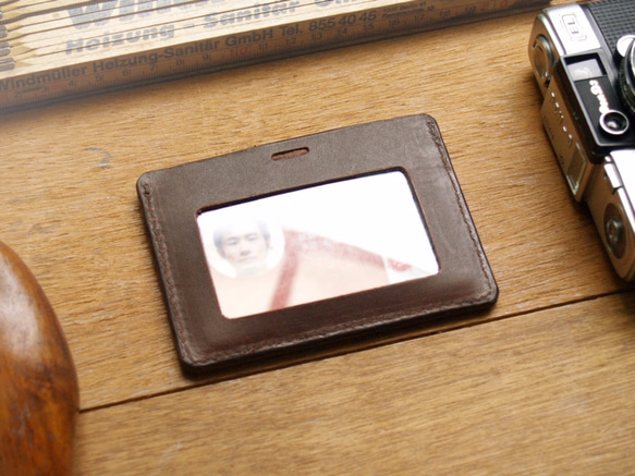 Leather ID card holder / badge holder (Custom Name) 1枚目の画像