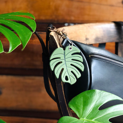 Leather Key Chain - Plant Leaf MONSTERA ( Custom Letter ) 5枚目の画像