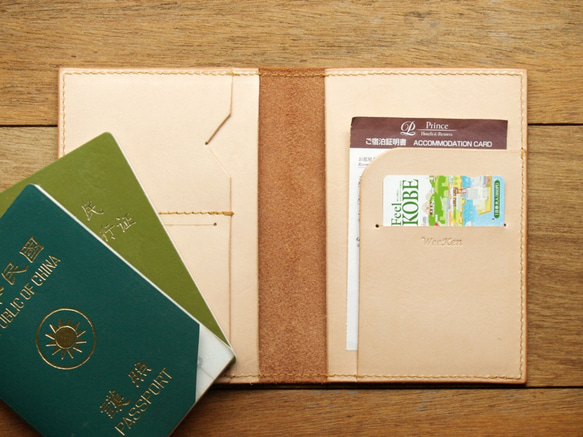 Classic Tan手工真皮護照夾/護照套 (免費客製刻印英文名 / 禮盒包裝) 第5張的照片