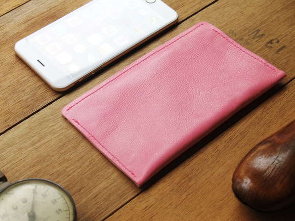 iPhone 14 Pro Max - Peach Pink 手工真皮手機套/存摺套 (免費客製刻印/禮物包裝) 第8張的照片