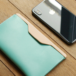 iPhone 15 / 15 Pro - Tiffany Blue 手工真皮手機套/存摺套 (免費客製刻印/禮物包裝) 第2張的照片