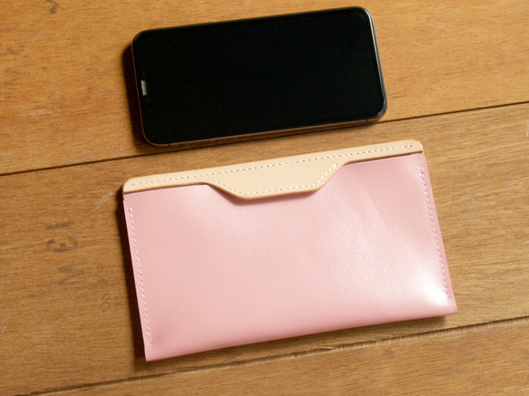iPhone 15 / 15 Pro - Pearl Pink 手工真皮手機套/存摺套(免費客製刻印/禮物包裝) 第5張的照片