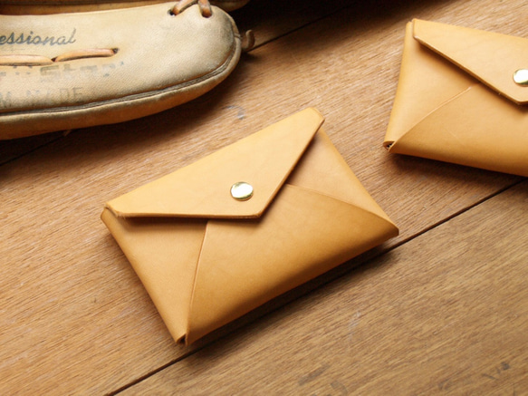 Classic Tan 手工真皮名片盒/零錢包/耳機套包 (免費客製刻印英文名/禮物包裝) 生日禮物情人節禮物 第8張的照片