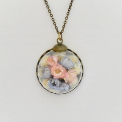 ロマンチカ*ガラスの中の花　Real Floral Necklace(スターフラワー・かすみ草) 3枚目の画像