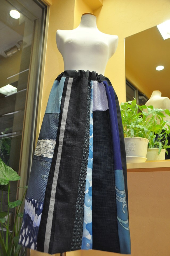 スカーフと　藍染・友禅色々小紋着物リメイクスカート約８３　裏付 1枚目の画像