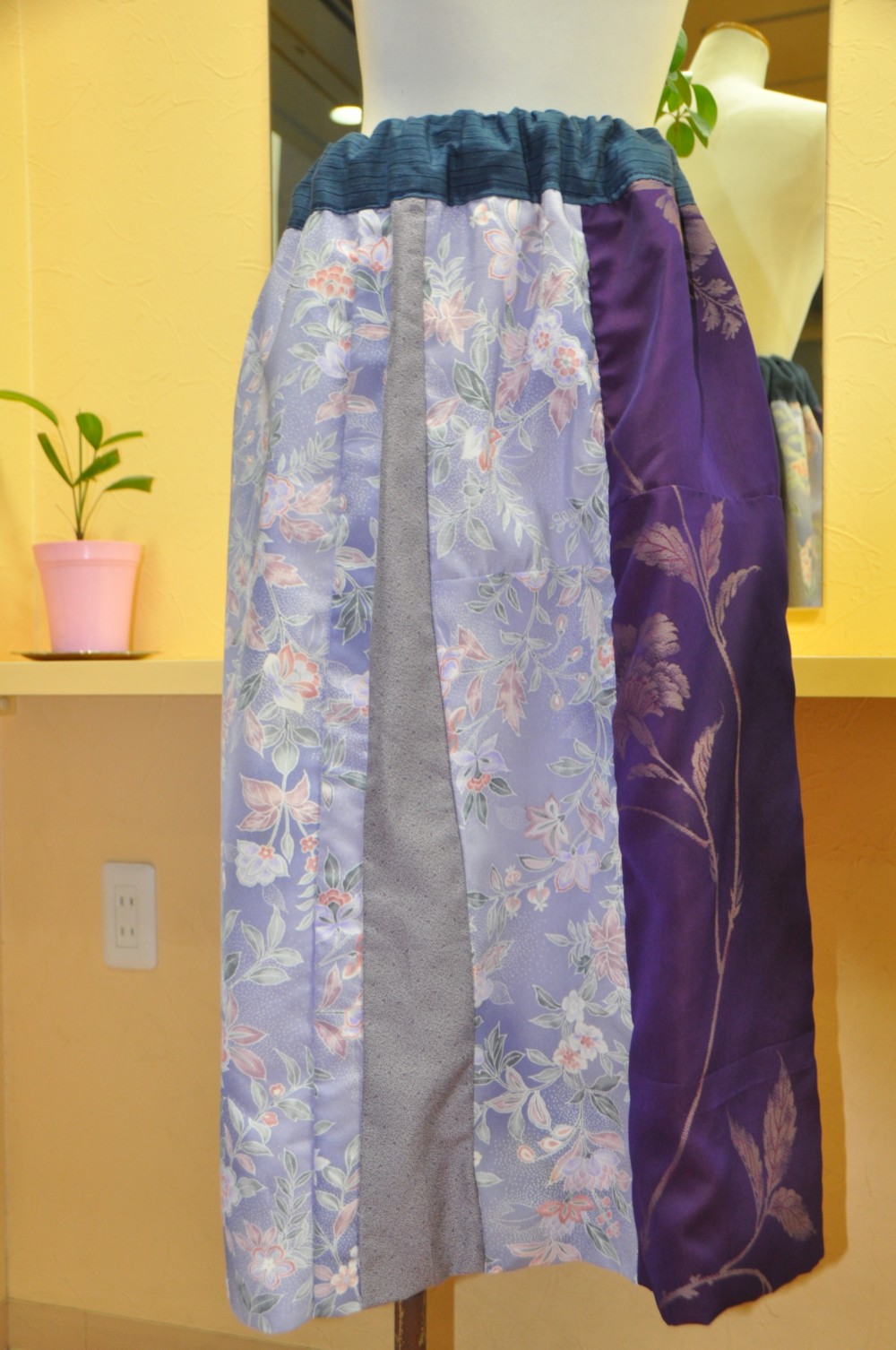 藤・紺色ランダムスカート