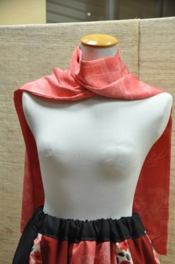 サーモンピンクの銘仙、リメイクスカート　とスカーフ 3枚目の画像