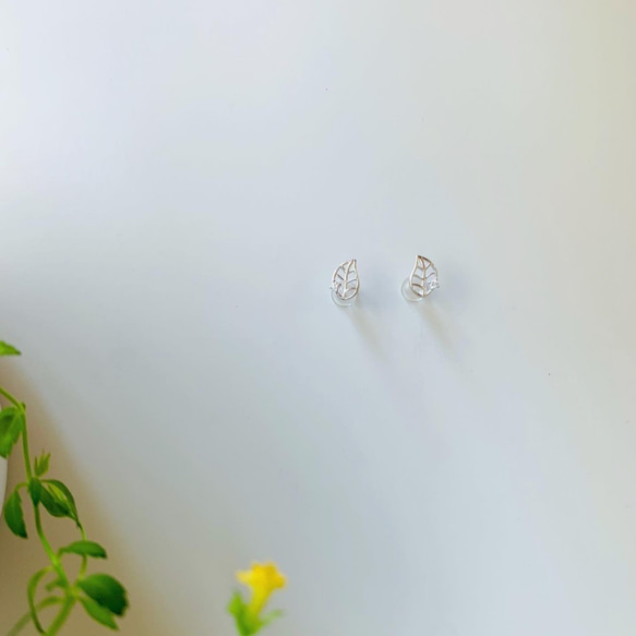 925純銀 【 自然系 - 可愛葉子耳針 】 第2張的照片