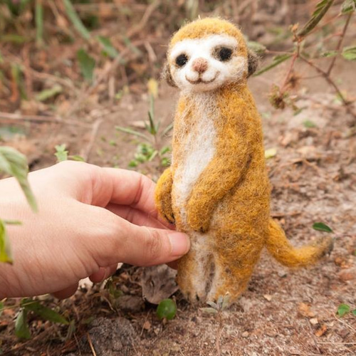 羊毛フェルト　ミーアキャット 羊毛フェルト ミーアキャット 動物フィギュア | iichi 日々の
