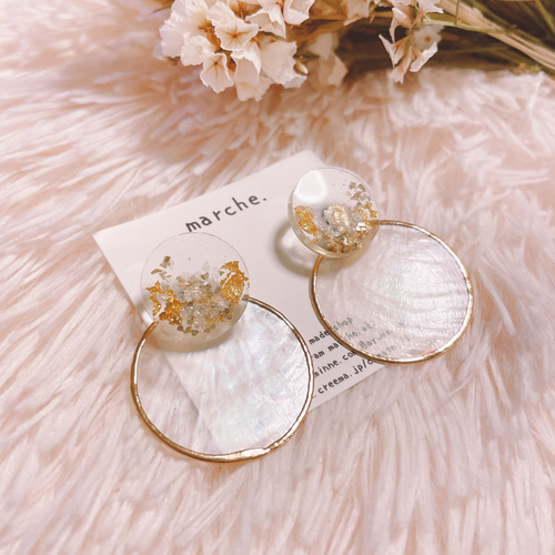 レジンとシェルパーツの2wayピアス ピアス（その他） marche. 通販  