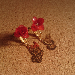 ダークレッドの蝶々イヤリング 3枚目の画像