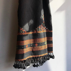 BOHOROOM | Handwoven woollen scarf with tassels 第1張的照片