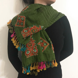 BOHOROOM |タッセル付き手織り刺繍ウールスカーフ 1枚目の画像