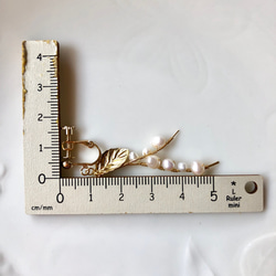 淡水パールのすずらんとリーフのピアス/イヤリング　プレゼントにも 6枚目の画像