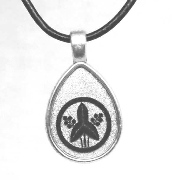 丸に立ち沢瀉 ペンダント チョーカー グッズ 家紋 本革紐 付属 ネックレス・ペンダント 5つ星 ドライTシャツ tuge9999 通販｜Creema(クリーマ)