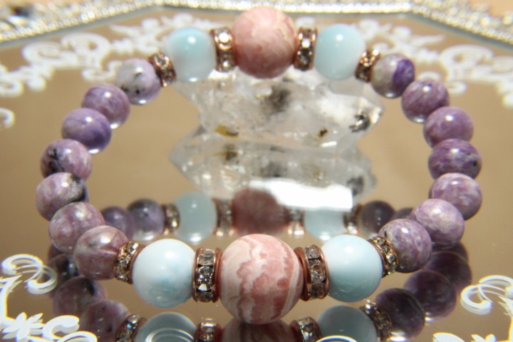 インカローズとアイスラリマー、チャロアイトの魅惑ブレスレット