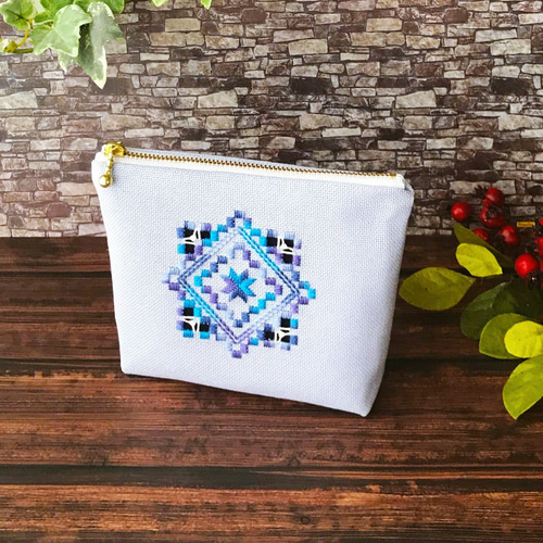minä perhonen カメリア花柄刺繍タブレットポーチ minä perhonen