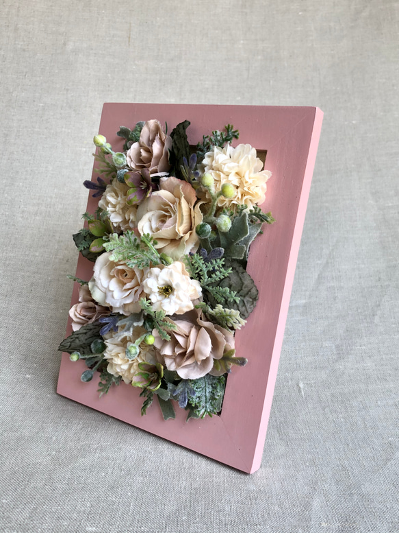 フラワーフレーム　ピンク　ベージュ　バラ　フラワー　アレンジメント　リース　造花　インテリア　プレゼント　ギフト　 2枚目の画像