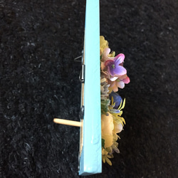 白薔薇と青小花のブルーフレーム、4way、フラワーフレームアレンジメント 5枚目の画像