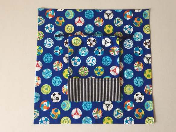 【K20】給食袋＆ランチョンマット（４０×４０）サッカー青 2枚目の画像