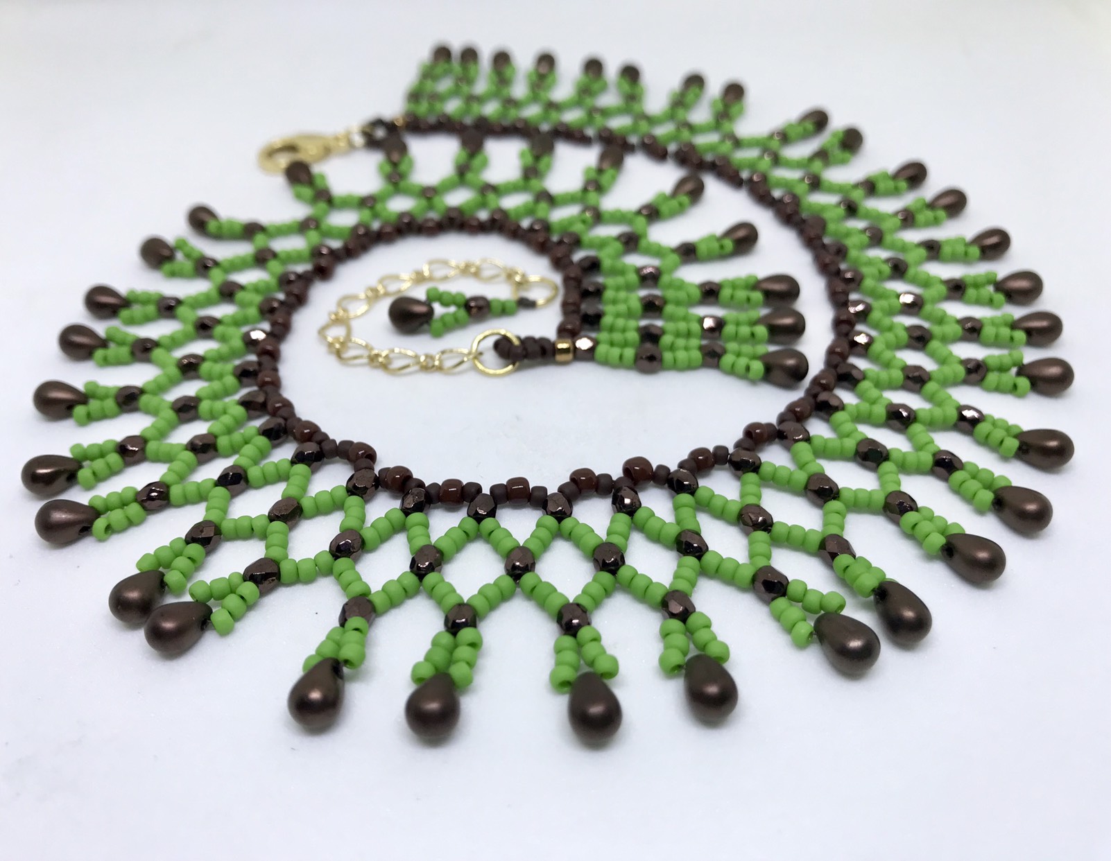 グリーンブラウン＊ドロップネックレス