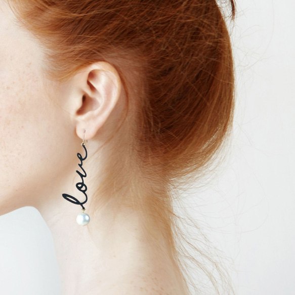 "Love you" Lettering Leather & Cotton Pearl Earring 第3張的照片