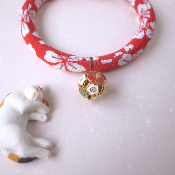 日本犬貓和布頸圈 項圈(單結式)--赤櫻+梅圓鈴 (梅圓鈴缺貨中，可更換賣場中其他款式鈴噹) 第2張的照片