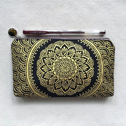 手繪收納袋 化妝包 筆袋 收納包 鉛筆袋 零錢包 拉鍊 手機袋 黑色 手繪包 Henna Mandala 曼陀羅 民族 第1張的照片
