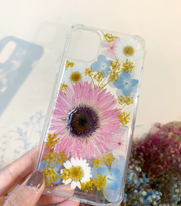 鏡の中の花、水の月、ドライフラワーのスマホケース 1枚目の画像