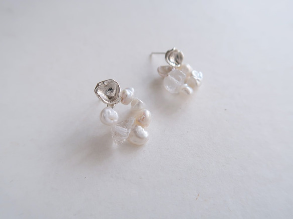 925純銀 原焠花圈 白水晶 淡水珍珠 耳環 耳夾 一對 第2張的照片