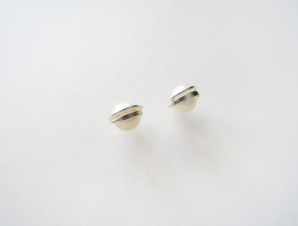 925純銀 獨家亮紋-白珍珠 耳針耳環一對 第1張的照片