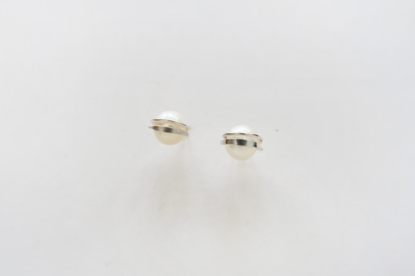 925純銀 獨家亮紋-白珍珠 耳針耳環一對 第3張的照片