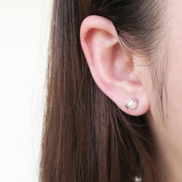 925純銀 獨家亮紋-白珍珠 耳針耳環一對 第5張的照片