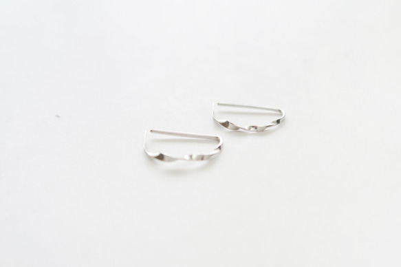 925純銀 簡約旋轉紋D造型 耳針耳環 一對 第7張的照片