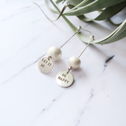 【免費客製】 925純銀 日本棉珍珠-不對稱款-客製化字母鋼印 耳環 一對 第2張的照片
