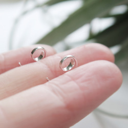 925純銀 迷你圈逗點C形耳針 耳環 一對 第3張的照片