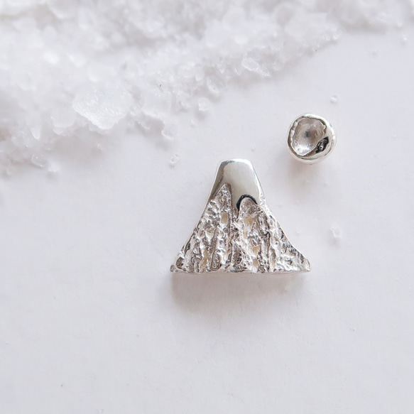獨家 925純銀 日月 富士山 礦石質感 耳環 耳夾 一對 第2張的照片