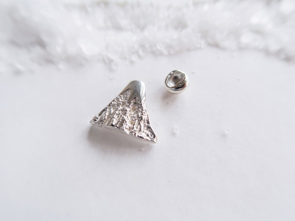 獨家 925純銀 日月 富士山 礦石質感 耳環 耳夾 一對 第3張的照片