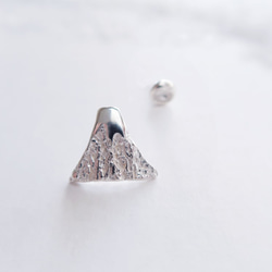 獨家 925純銀 日月 富士山 礦石質感 耳環 耳夾 一對 第4張的照片