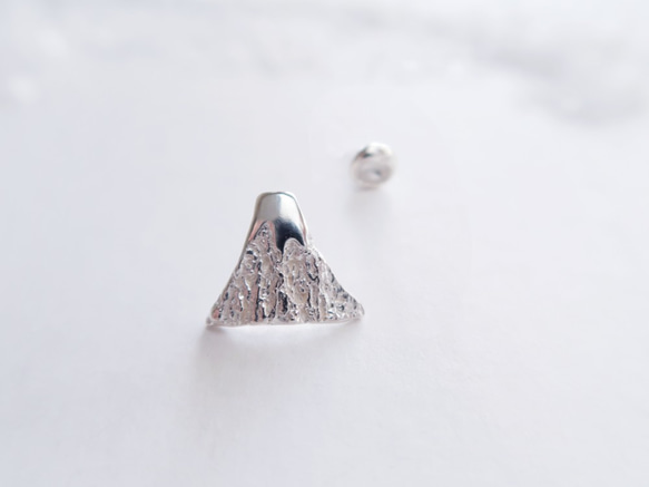 獨家 925純銀 日月 富士山 礦石質感 耳環 耳夾 一對 第4張的照片