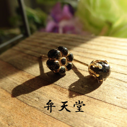 #再販 【弁天堂】｢[黒＆黒]片耳ピアス2種類セット」サージカルsus+応援してくれる天然石ブラックスピネル 1枚目の画像