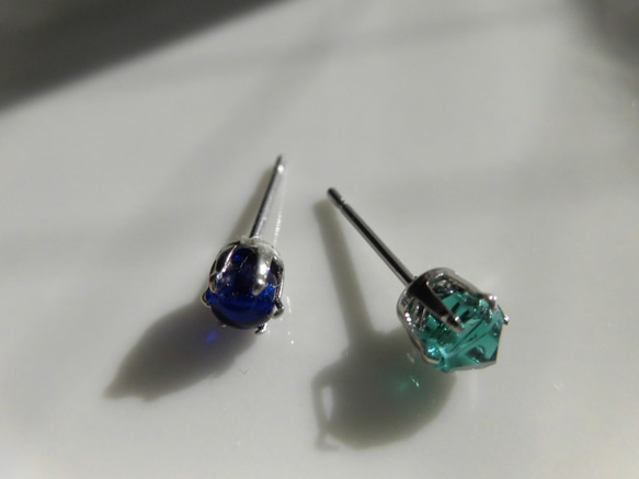 再販2【弁天堂】「[いつもの] 片耳ピアス2種類セット 」(サージカル)使いやすい青・緑 2枚目の画像