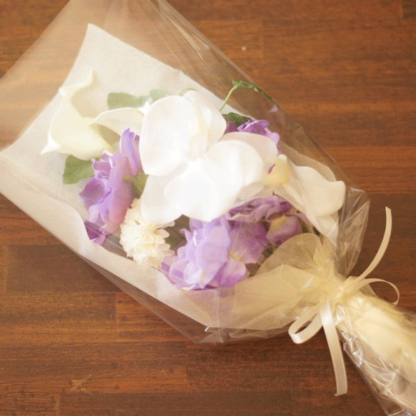 【仏花】胡蝶蘭とアネモネとカラーの仏花　ご自宅の花立てに飾って頂けます。 5枚目の画像