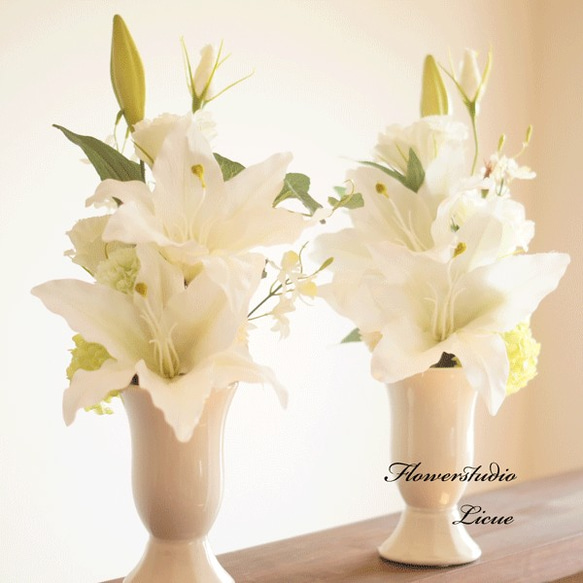 【仏花】カサブランカとトルコキキョウの仏花　ご自宅の花立てに飾って頂けます。 1枚目の画像