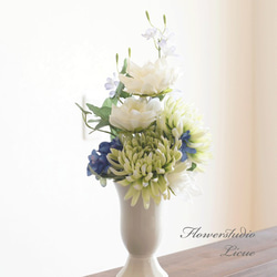 【仏花】　輪菊とダリアの仏花（グリーン&ブルー）ご自宅の花立てにそのまま飾って頂けます 1枚目の画像