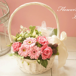 プリザーブドフラワー バスケットアレンジメント 結婚式使用 プリザーブドフラワーたっぷりのバスケットアレンジ♡結婚式の贈呈花に