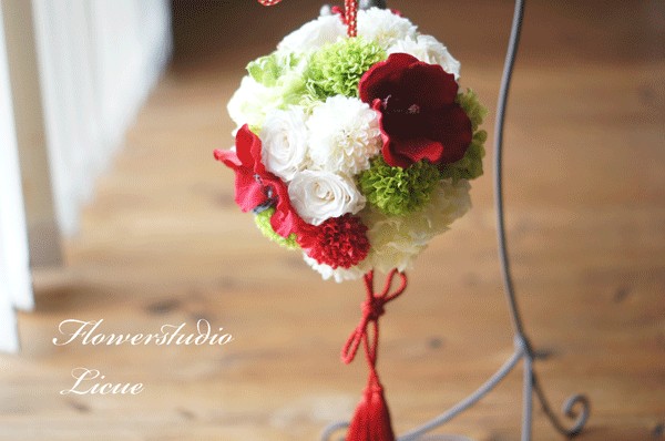 赤い胡蝶蘭が印象的な和風ボールブーケ♡結婚式のお着物にピッタリです。