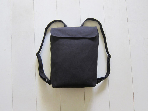 Canvas Backpack- A4 Size (Black + Creamy-White) 1枚目の画像