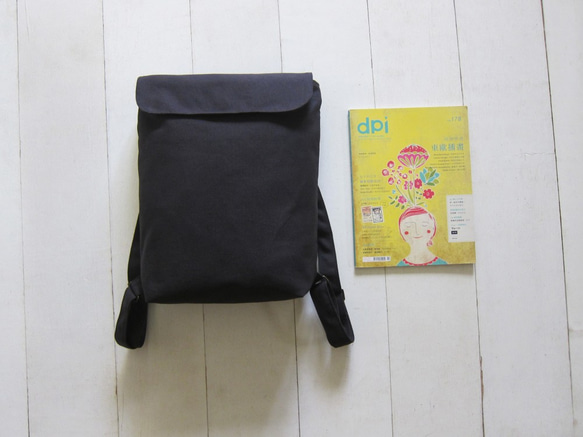 Canvas Backpack- A4 Size (Black + Creamy-White) 2枚目の画像